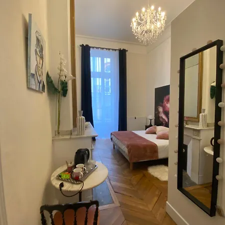 La D Olympe D Hotes Au Coeur De La Cite Historique לינה וארוחת בוקר 3*