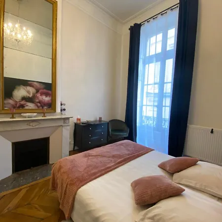 La D Olympe D Hotes Au Coeur De La Cite Historique לינה וארוחת בוקר