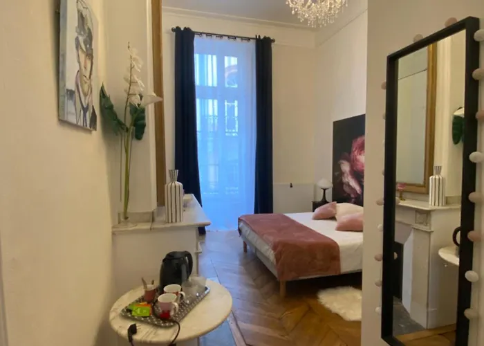 La D Olympe D Hotes Au Coeur De La Cite Historique לינה וארוחת בוקר 3*