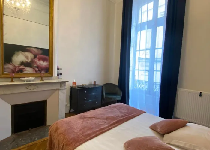 La D Olympe D Hotes Au Coeur De La Cite Historique לינה וארוחת בוקר